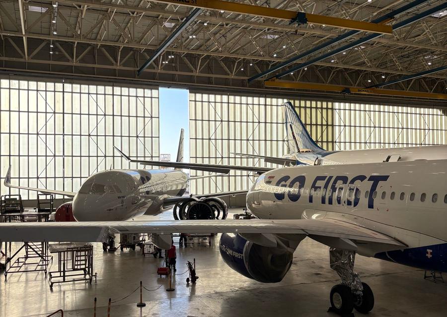 Clear-span hangar interior